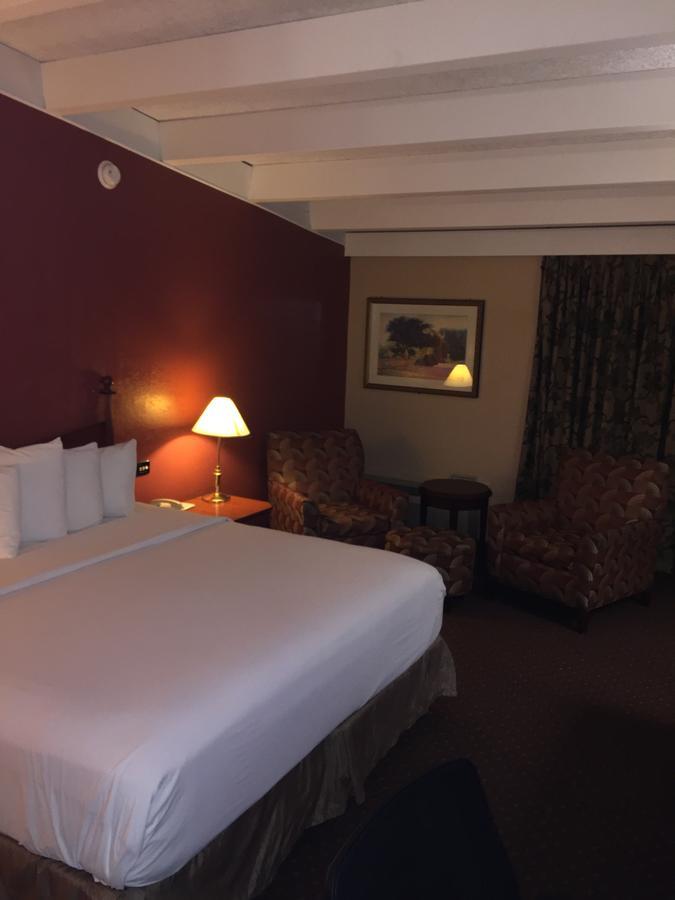 Rodeway Inn & Suites Rockford Eksteriør billede