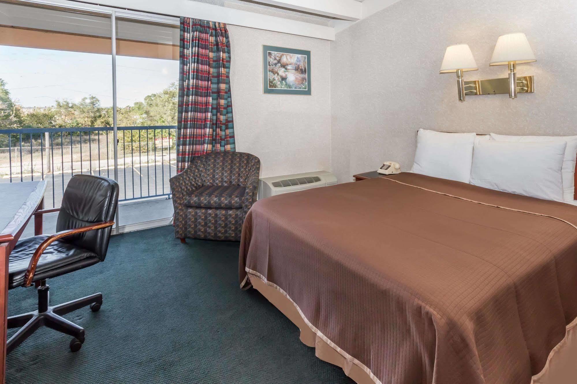Rodeway Inn & Suites Rockford Eksteriør billede